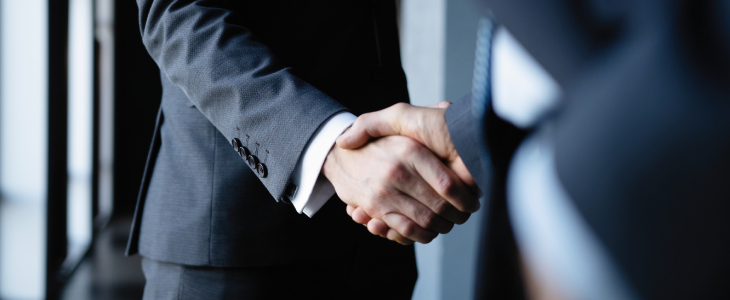 two business people in suits shaking hands commercial litigation civardi obiol